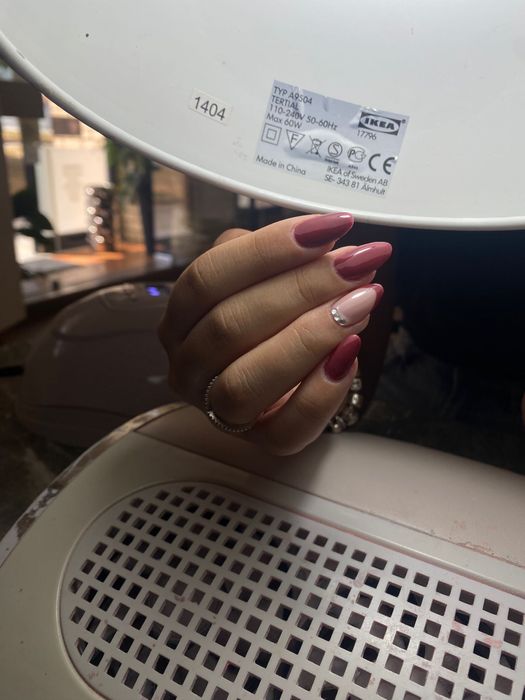 Unhas de gel (aplicaçao, manutencao , verniz gel)