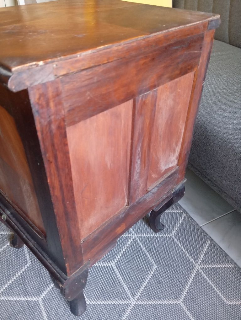 Mesa de cabeceira antiga