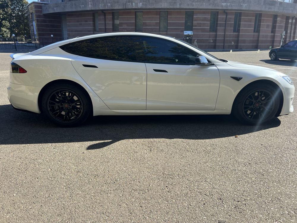 Tesla model S plaid