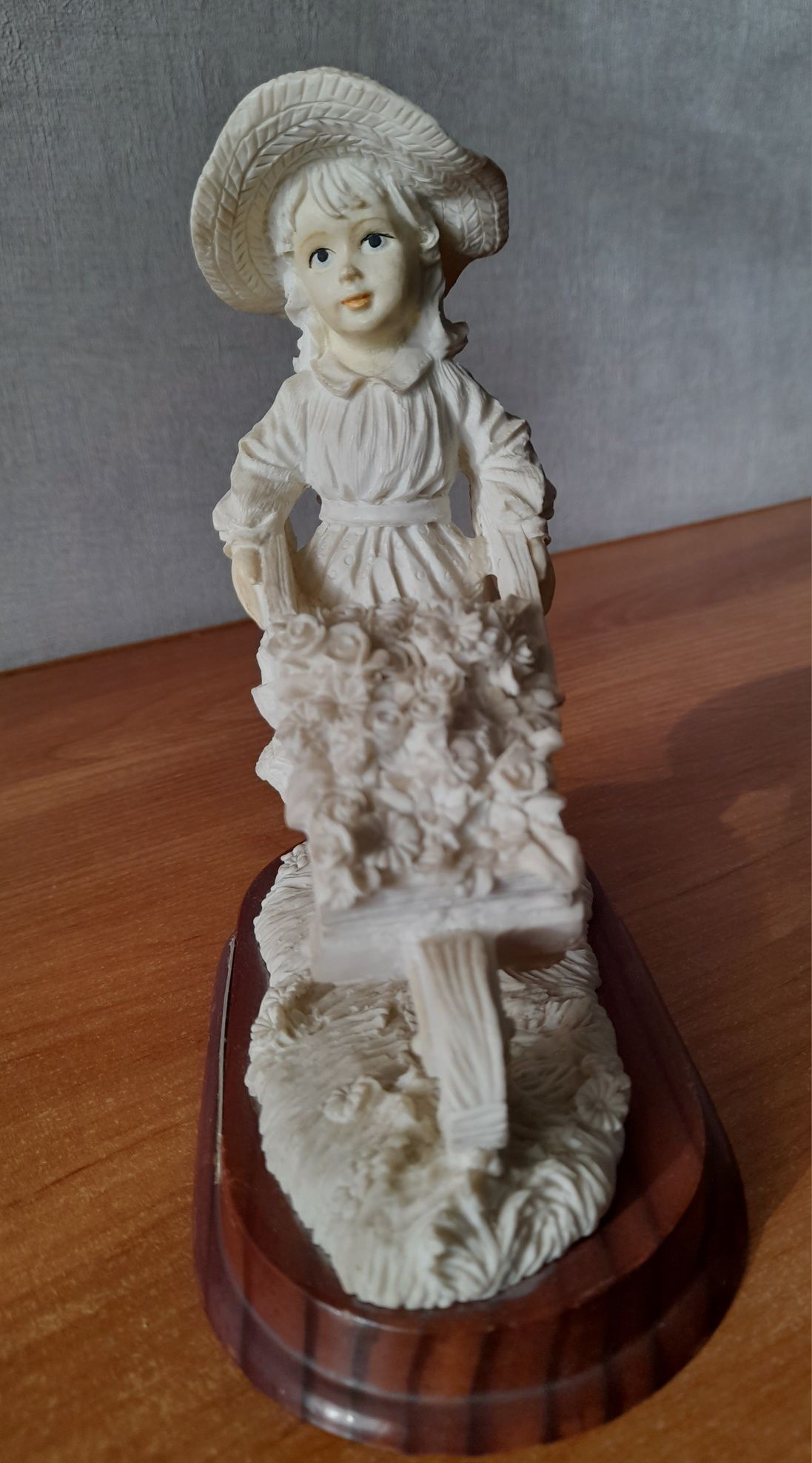 Figurka spring flowers