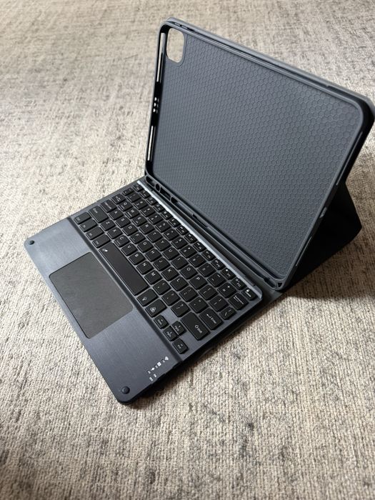 Capa com teclado ipad pro 11” e Air 4,5 e 6