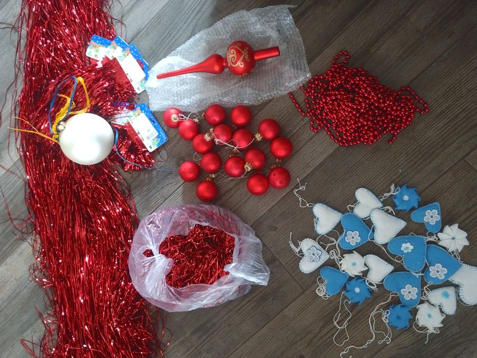 Продам прикраси на ялинку