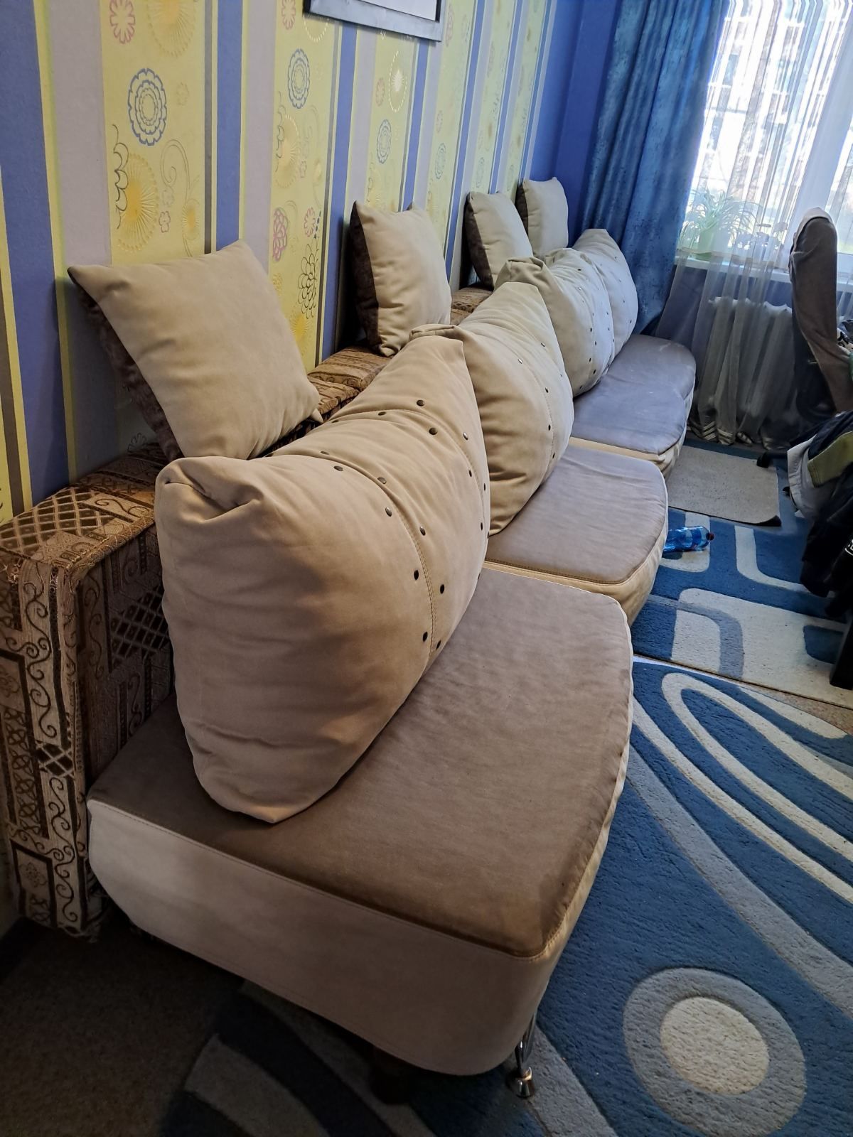 Диван з кріслами