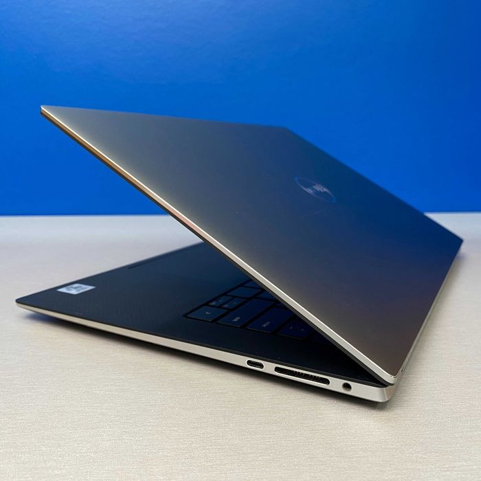 Dell Precision 5550 - 15.6" FHD (i9-10885H/32GB/1TB/Quadro T2000 4GB)