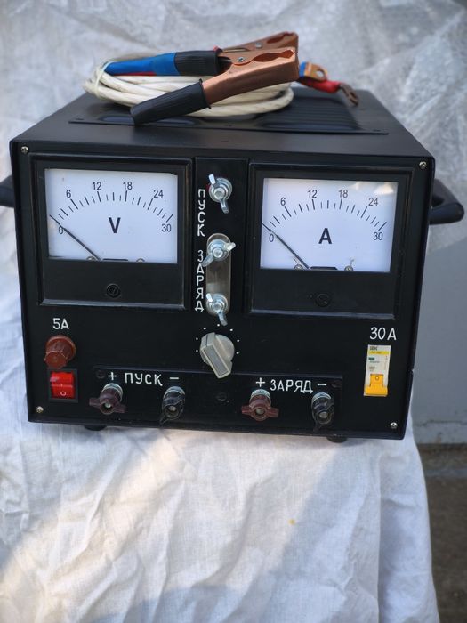 Пускозарядний пристрій.