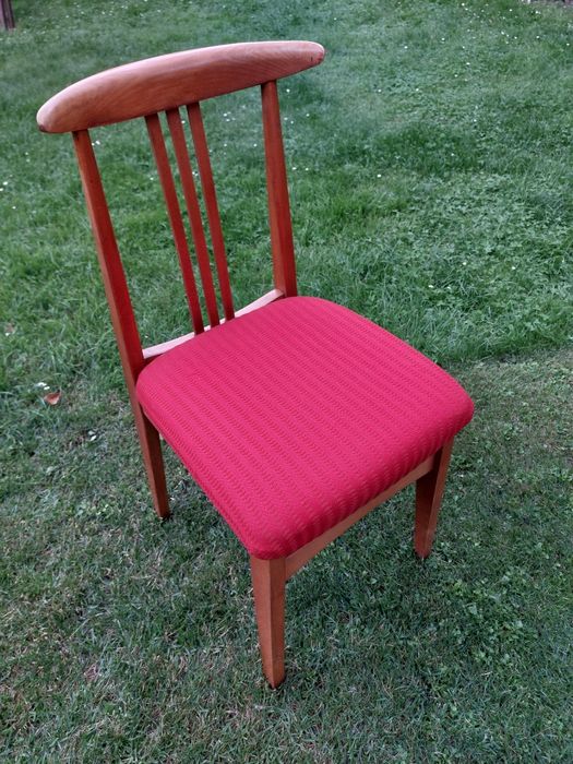 Drewniane krzesła PRL