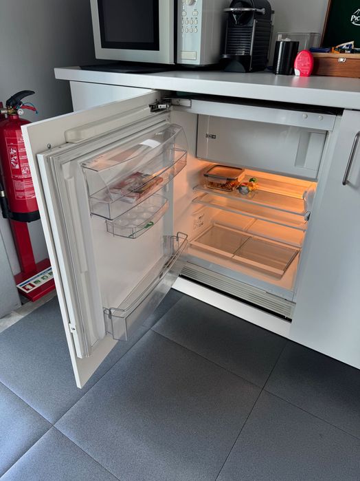 Frigorífico encastrado IKEA com congelador em bom estado