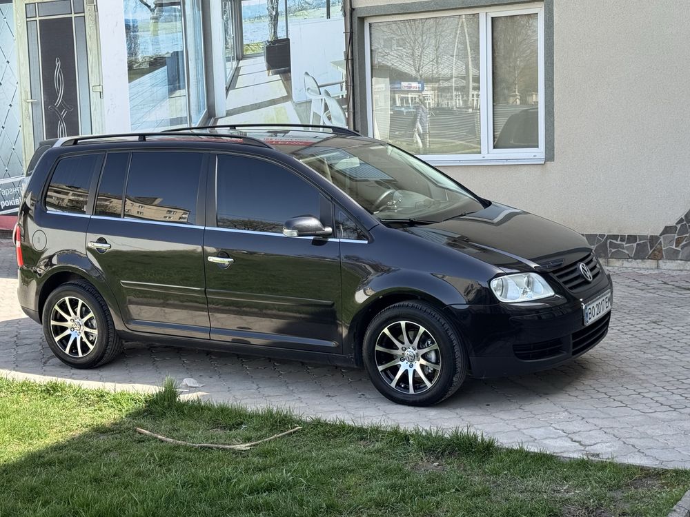 VW Touran 2005 1.6 бензин