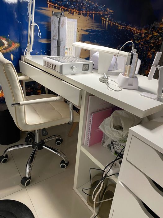 Secretária branca IKEA