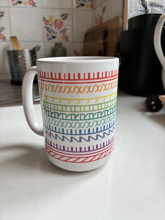 Tęczowy kubek ze śmiesznym napisem (nie zes*aj się)