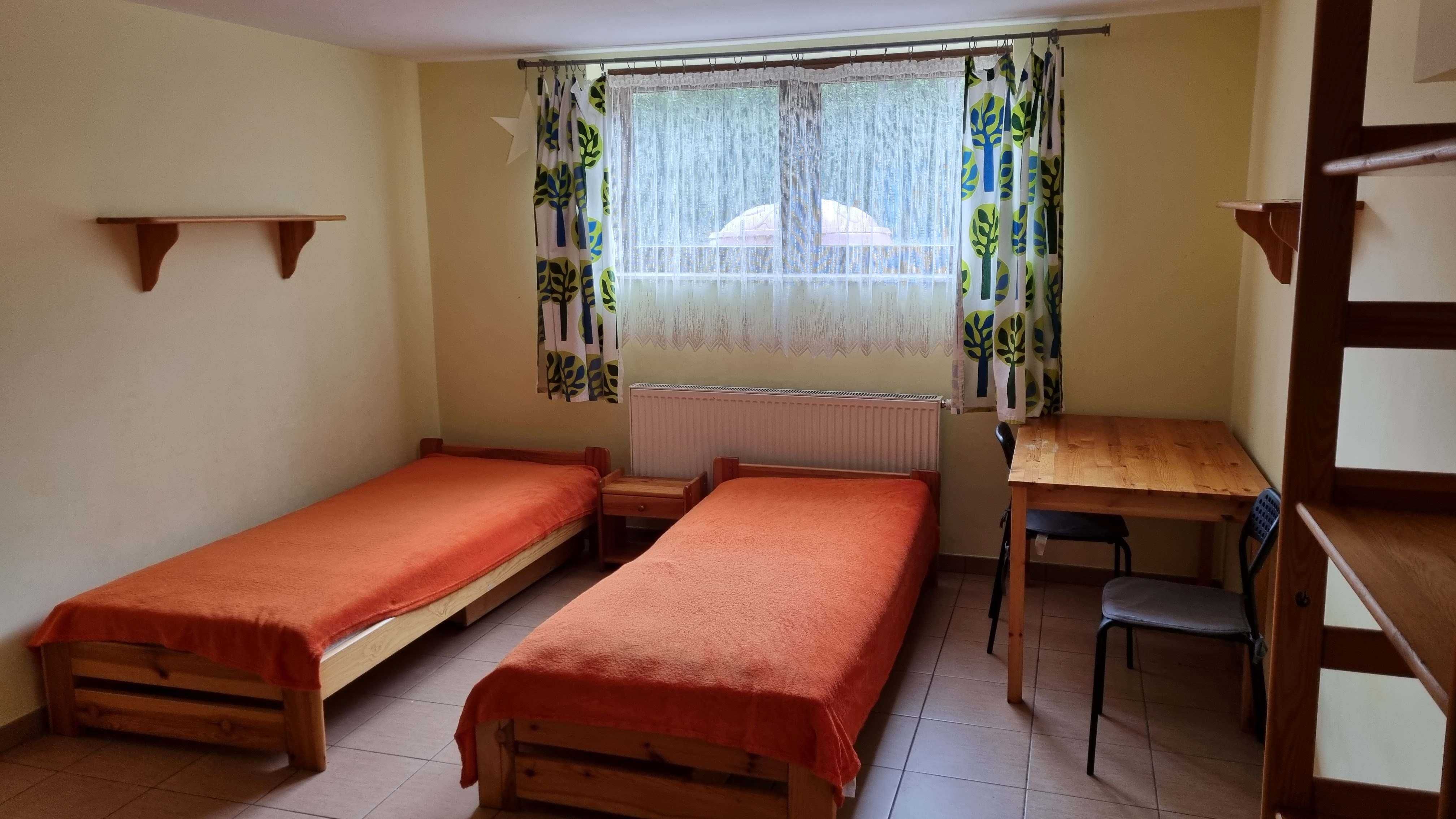 Hostel z ogrodem i grillem