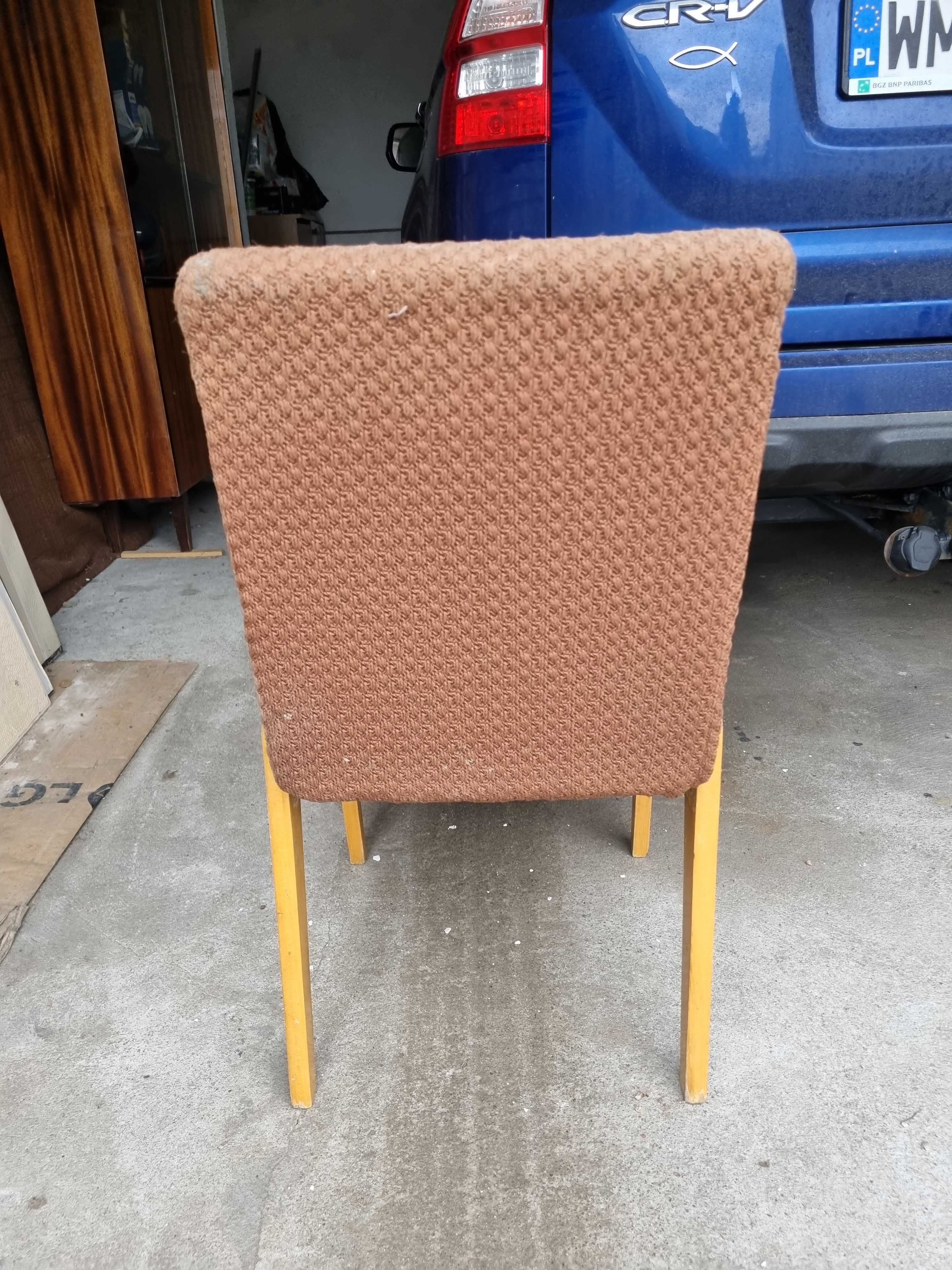 Krzesła używane wyściełane rodem z PRL