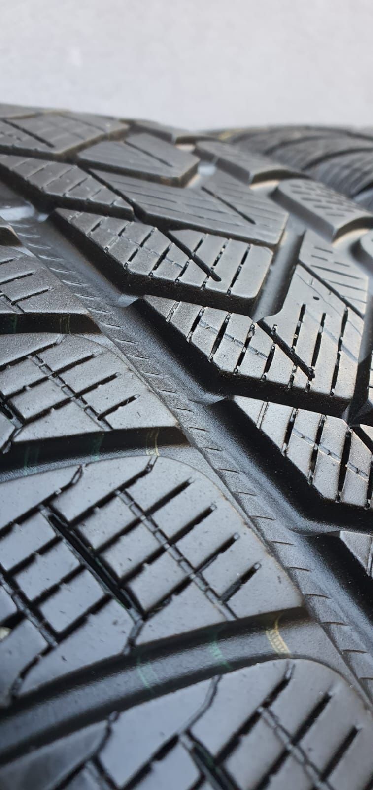 215/65/17 Pirelli komplet Zimowe