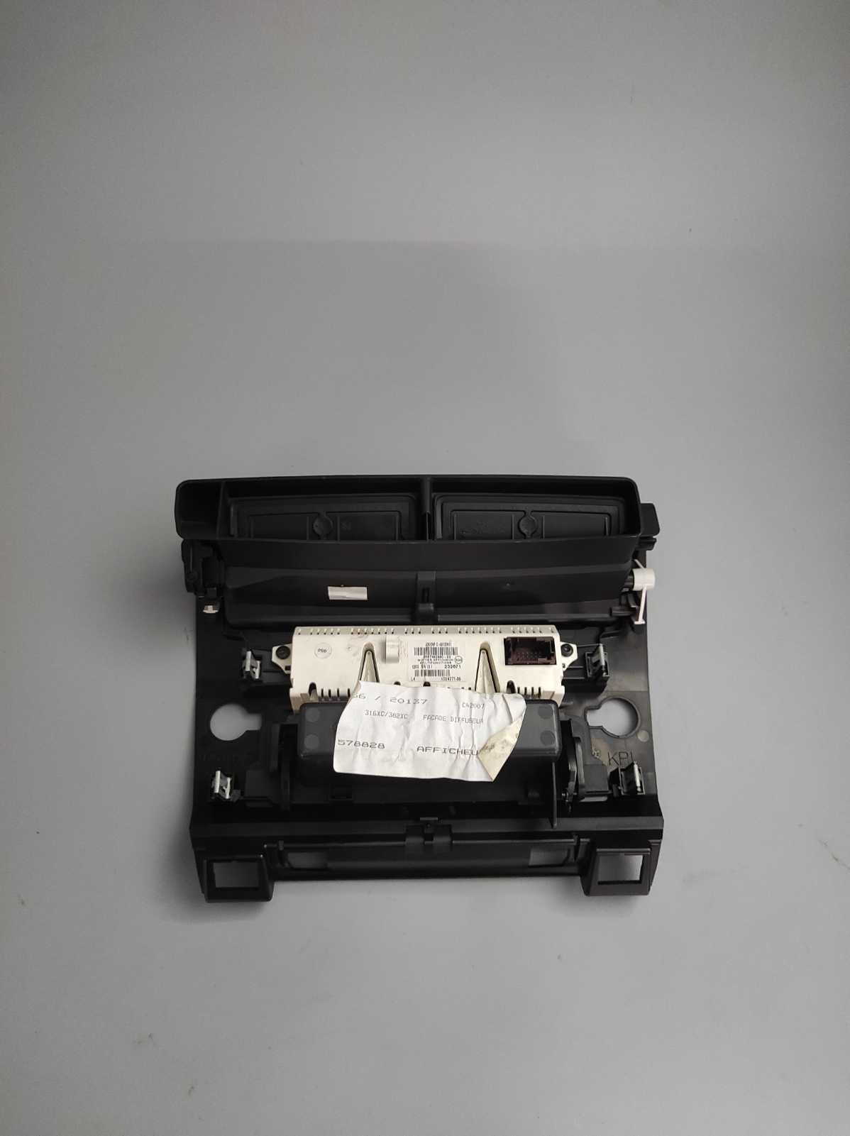 Wyświetlacz radia z ramką, Citroen C4, Rok 2004-10. Bardzo ładna!