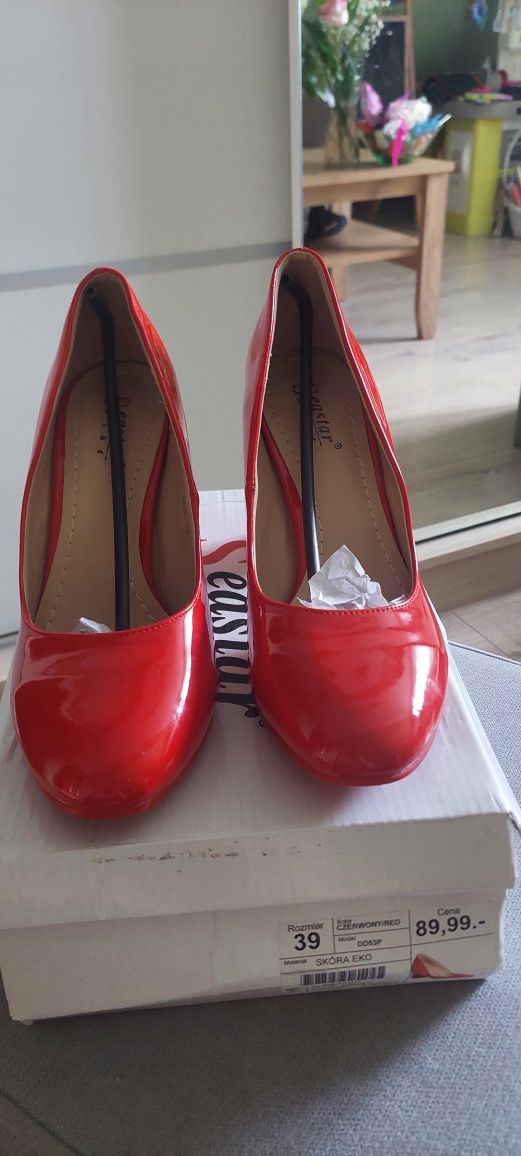 Czerwone      buty