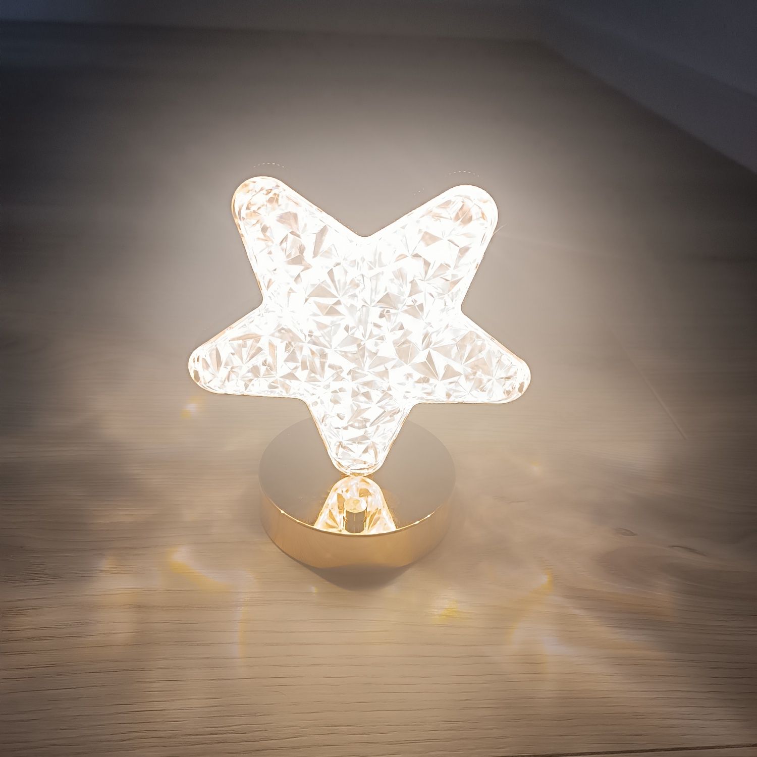 Lampka nocna w kształcie gwiazdy usb