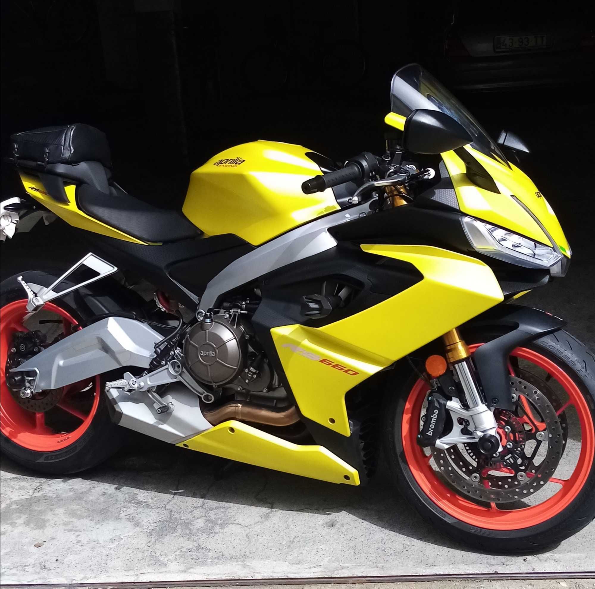 Aprilia RS660 de 2022 com 7000Kms como nova