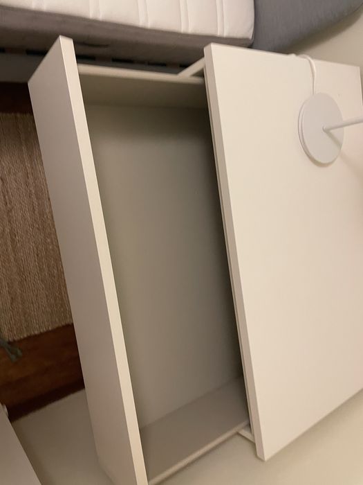 Cómoda com três gavetas