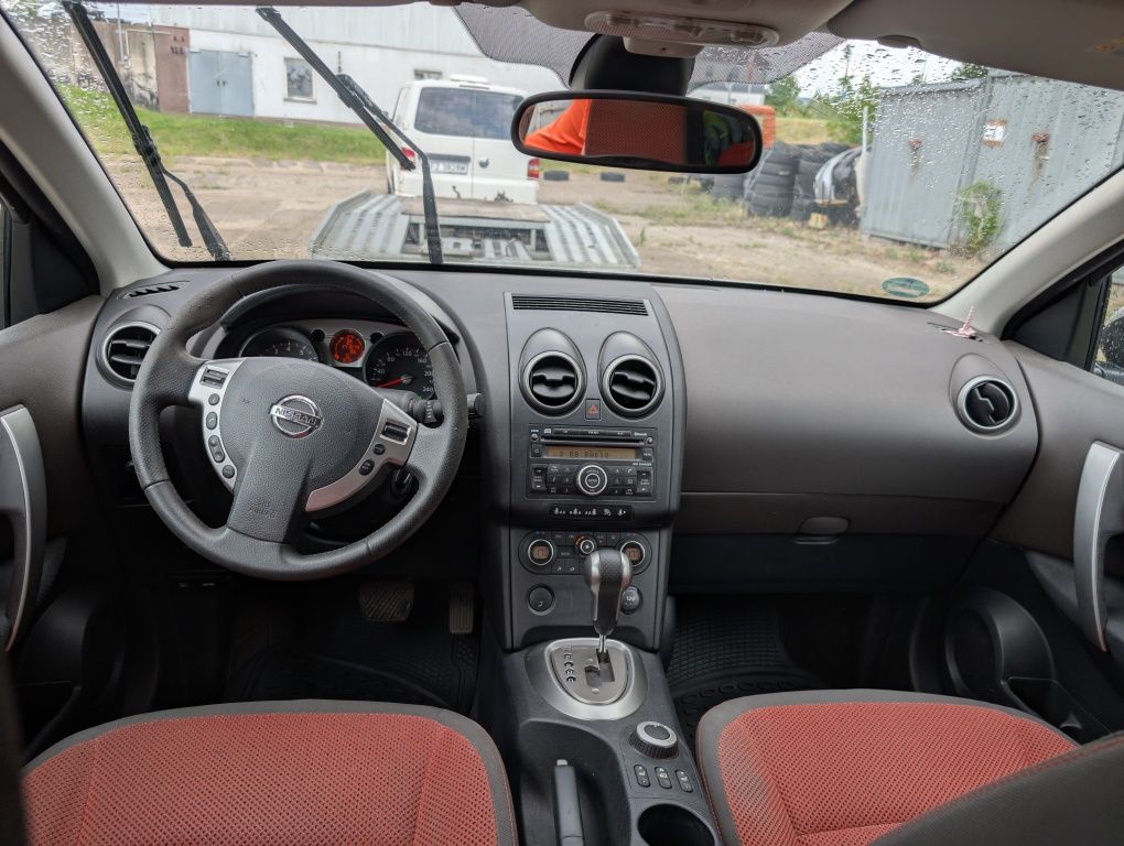 NISSAN Qashqai 2,0 benz. 4x4 Automat