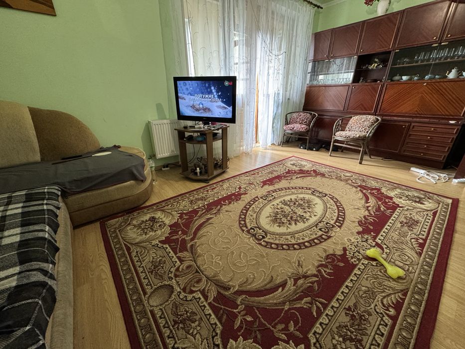 Продаж житлового будинку з землею