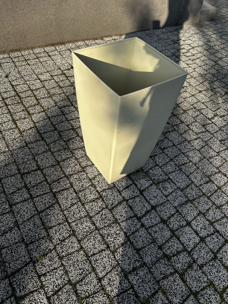 Donice/osłony Elho Milano