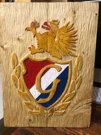 Gryf Słupsk emblemat rzeźbiony w drewnie