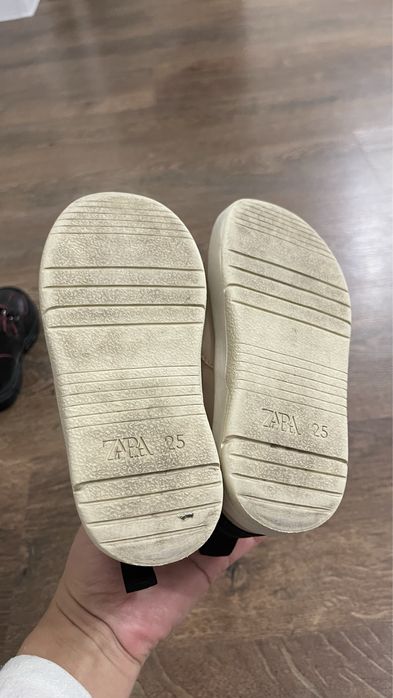 Демисезонні черевики Zara на дівчинку 25 р. - 16 см.