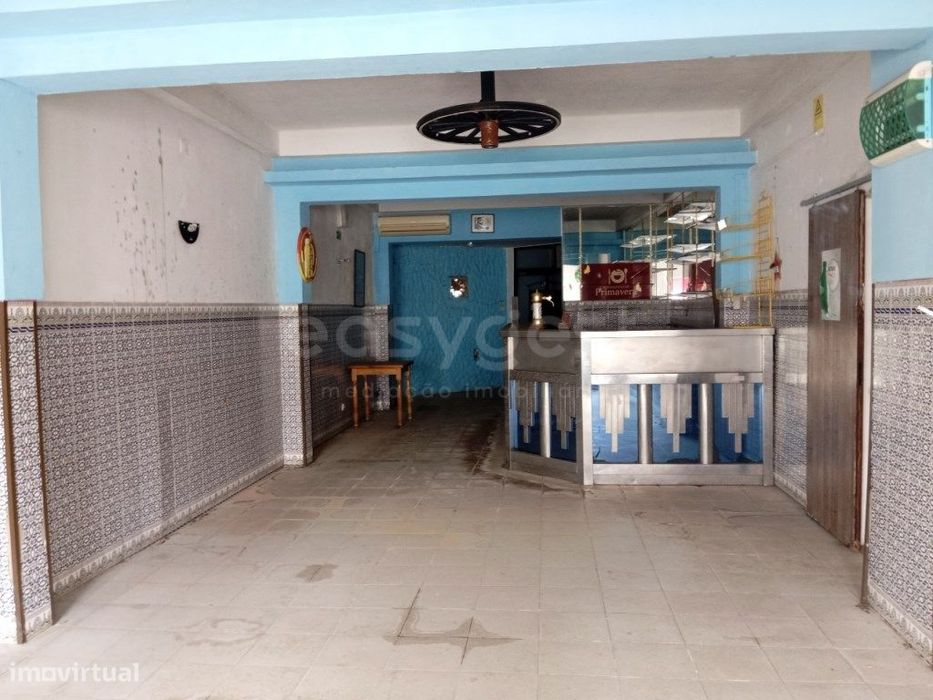 Café com comércio para recuperar localizado em aldeia de Baleizão