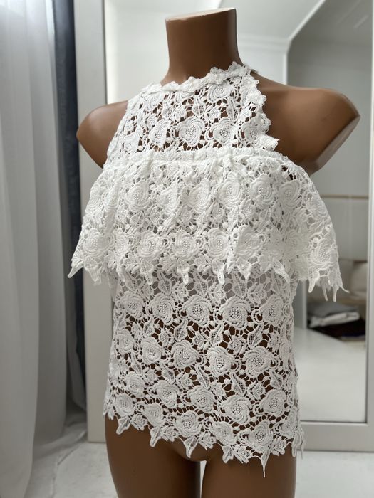 дуже красива блуза з мережива молочного кольору