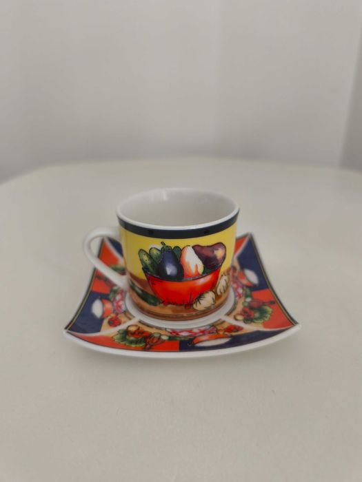Chávena de café com pires quadrado