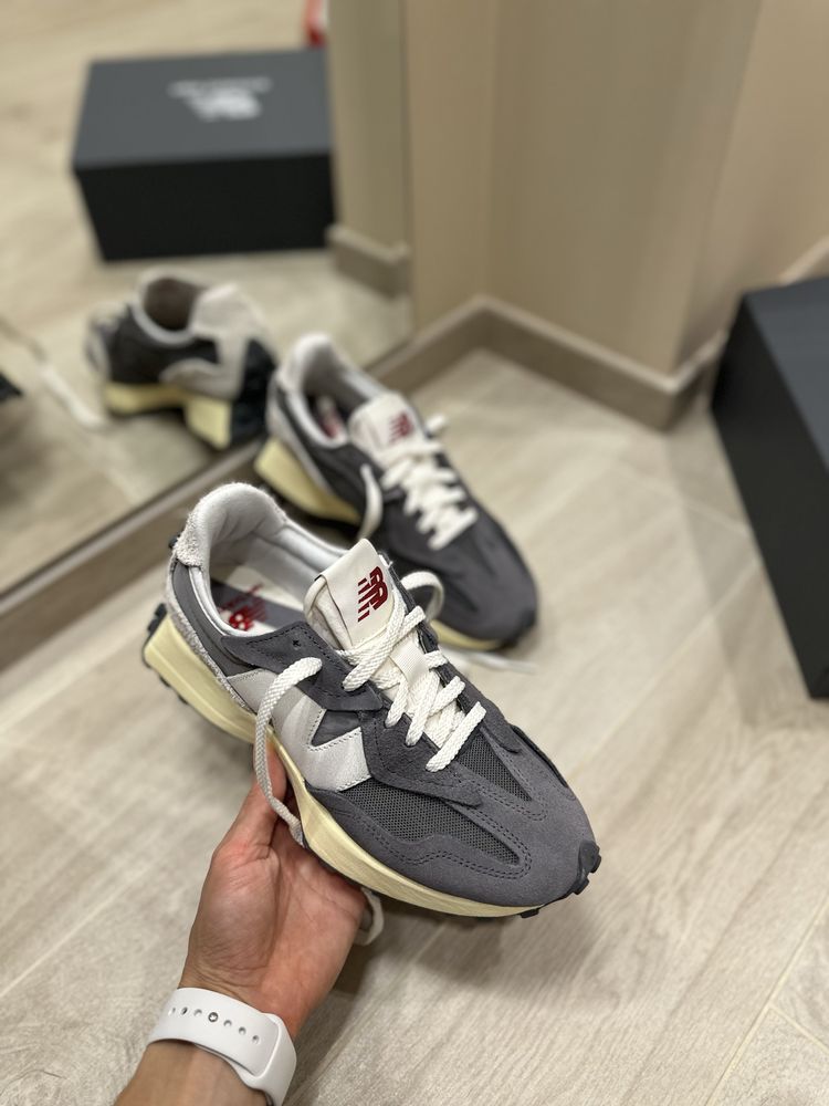 Жіночі оригінальні кросівки New Balance U327WRF