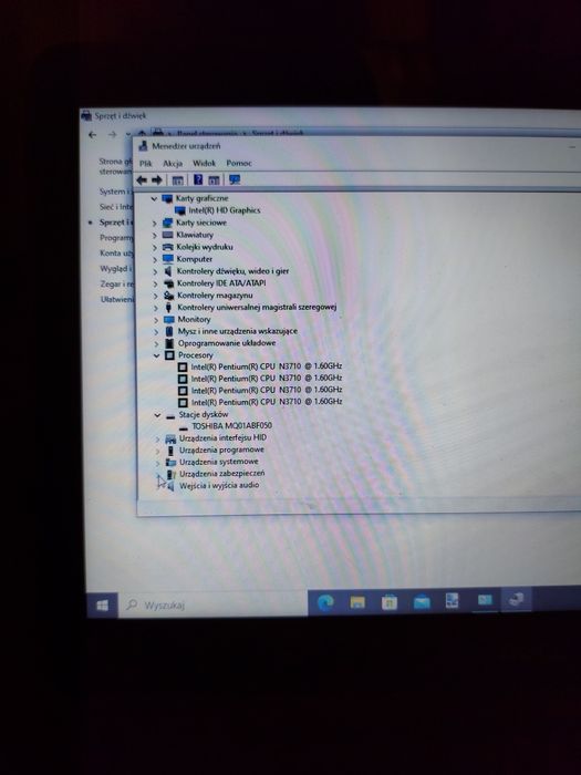 Laptop DELL Inspirion P25T001