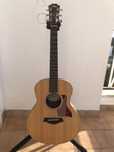 Guitarra acústica Taylor GSmini como nova