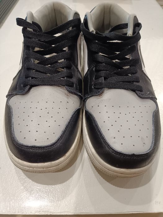 Кросівки чоловічі вгарному стані 45розм ,устілка 29см.