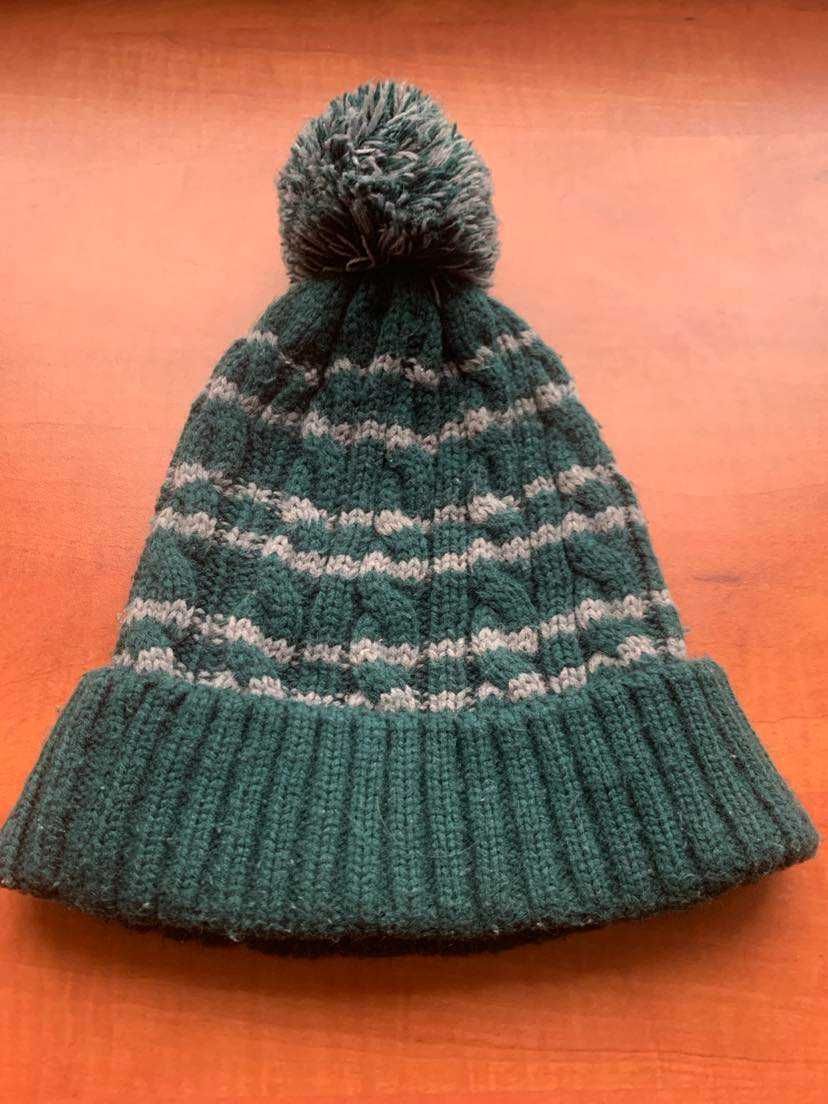 Oryginalna czapka z pomponem Harry Potter  Slytherin" zielona.
