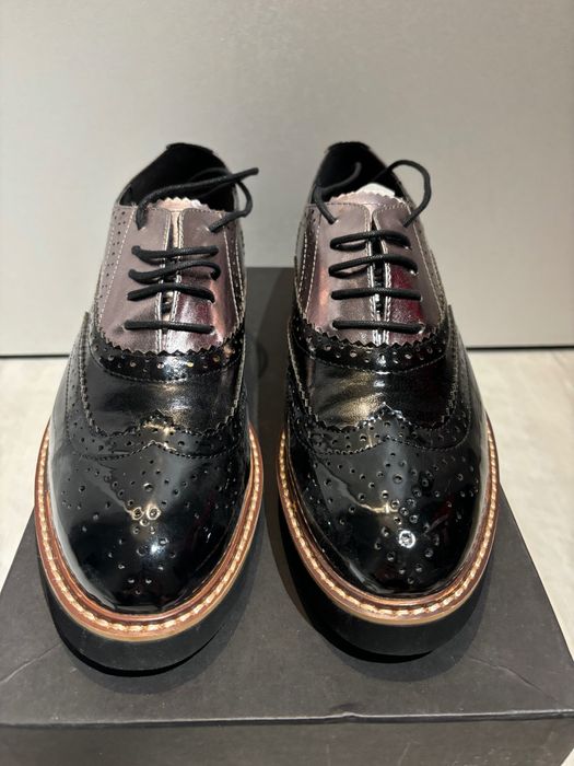 Туфлі унісекс. Натуральна лакована шкіра. Нові. Італія. Giardini