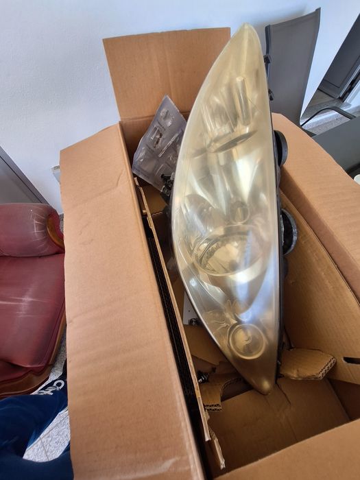 Faróis para PEUGEOT 308 SW de 2009 a 2011