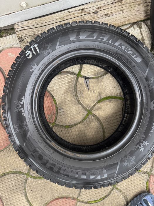Продам пару зимових шин kumho 175/70r14