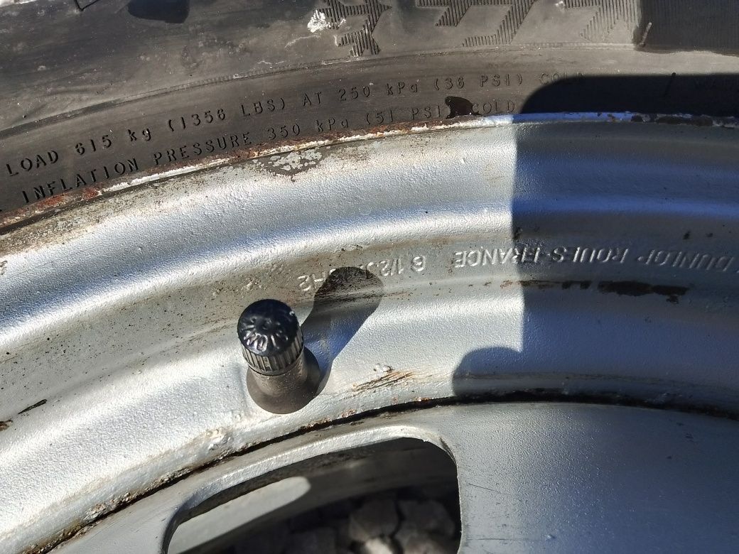 Ładne opony zimowe 205x55 r16 peugeot 307 na felgach stalowych
