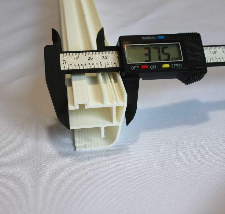 Prowadnicy rolety w kamperze, przyczepie kempingowej - prawa