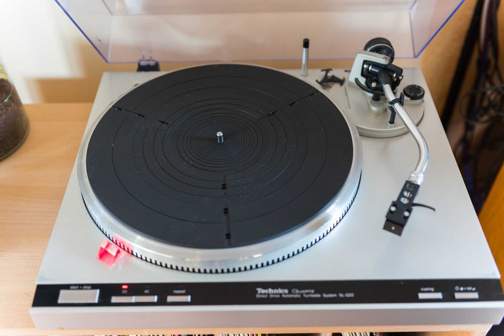 Gramofon Technics SL-Q33 w pełni sprawny w okazyjnej cenie.