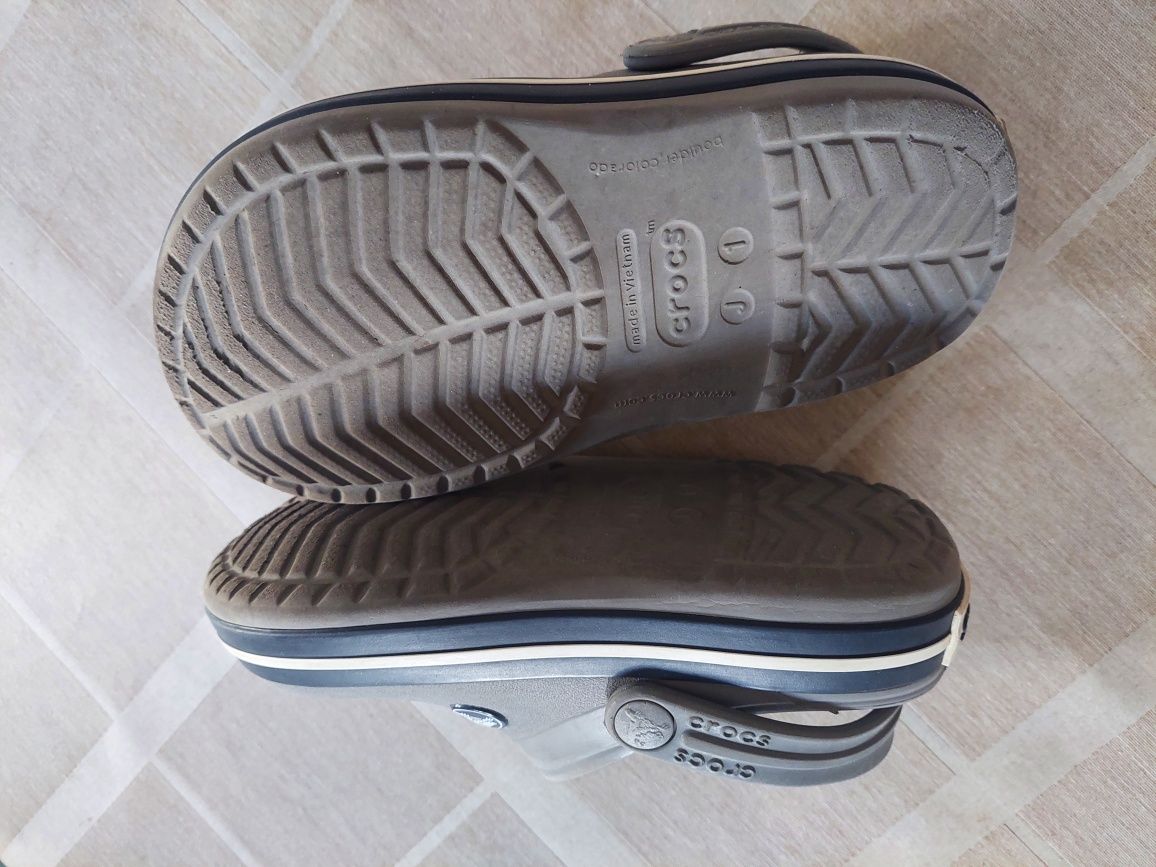 Crocs cinza e azul J1 tamanho 32