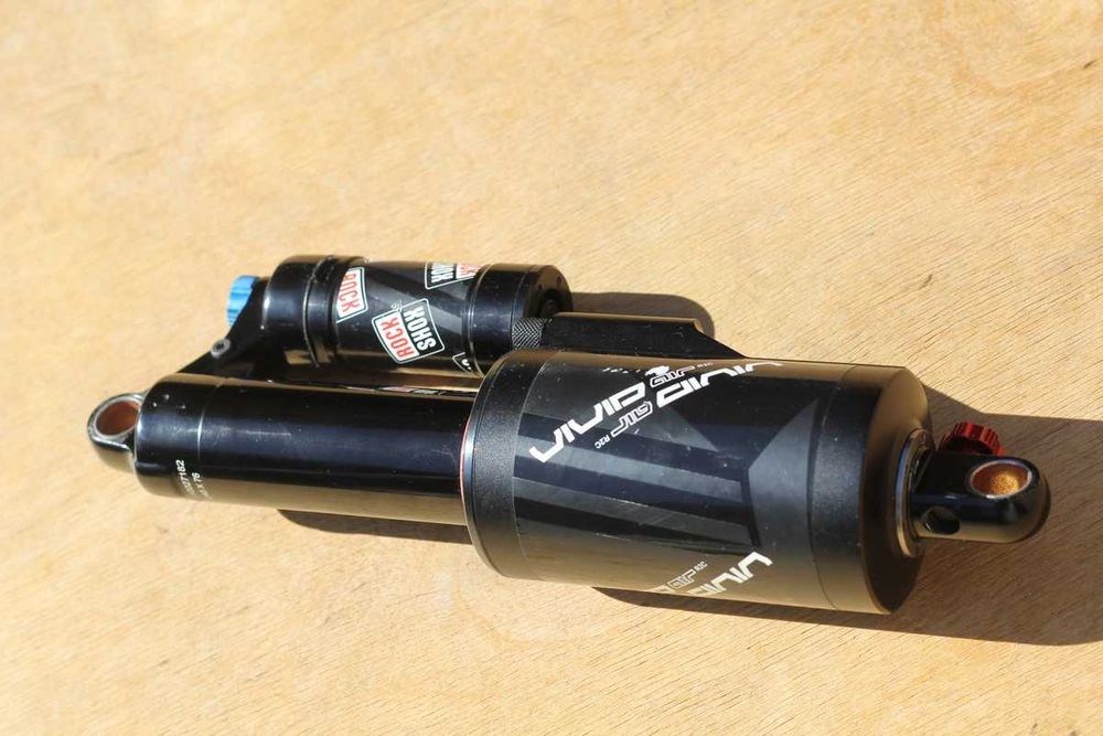 Аморт: RockShox VIVID AIR R2C (240х76mm)