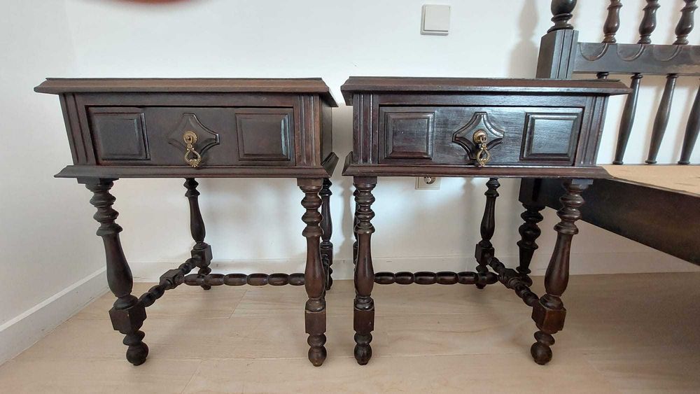 Conjunto de quarto casal  em madeira maciça