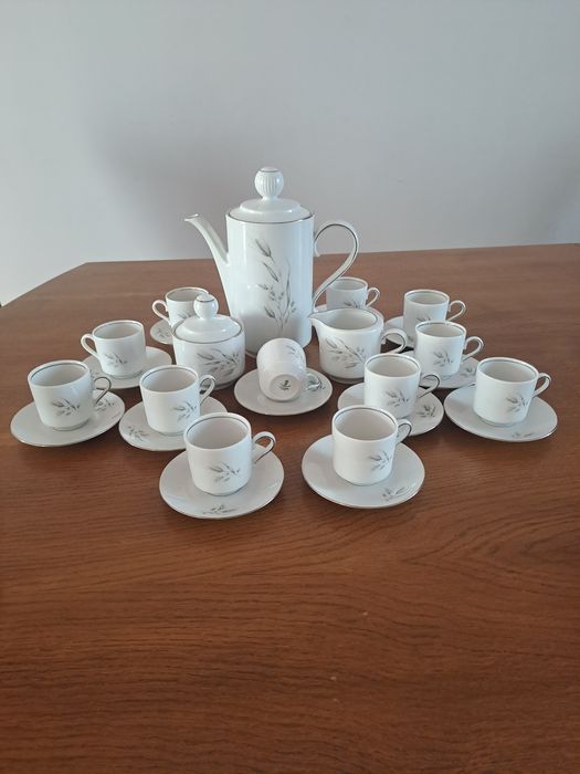 Zestaw filizanek porcelanowych