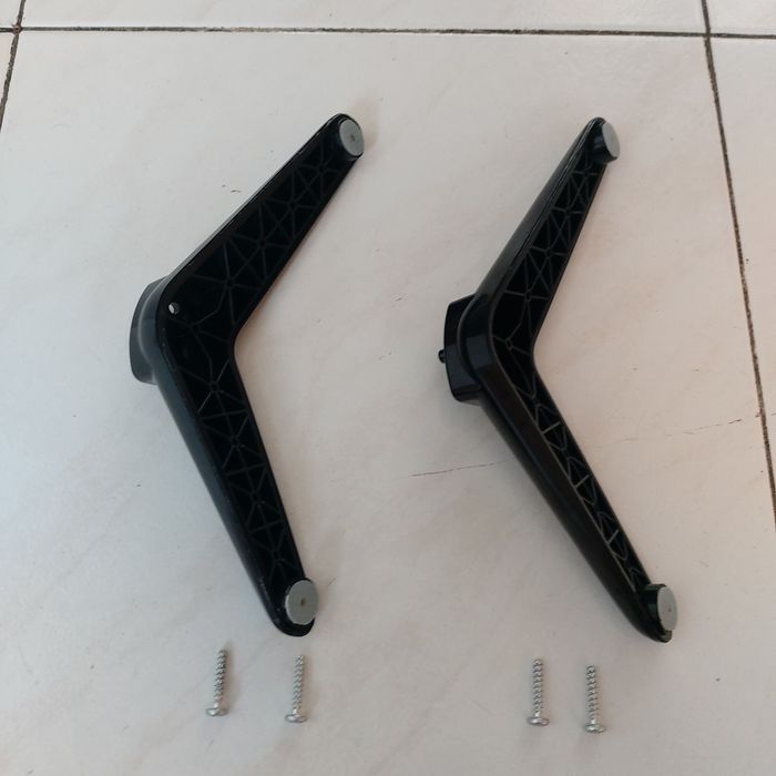 Pés para televisão