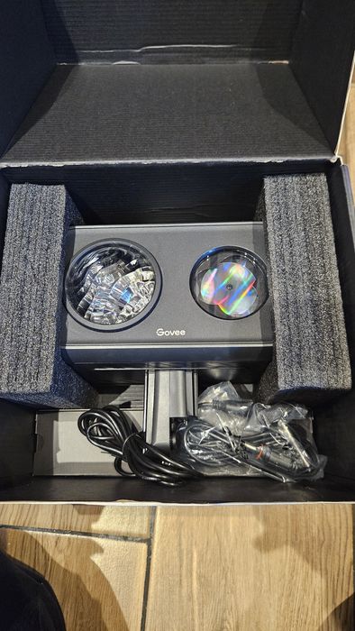 Govee Outdoor Projector Light projektor zewnatrzny na dom swiateczny