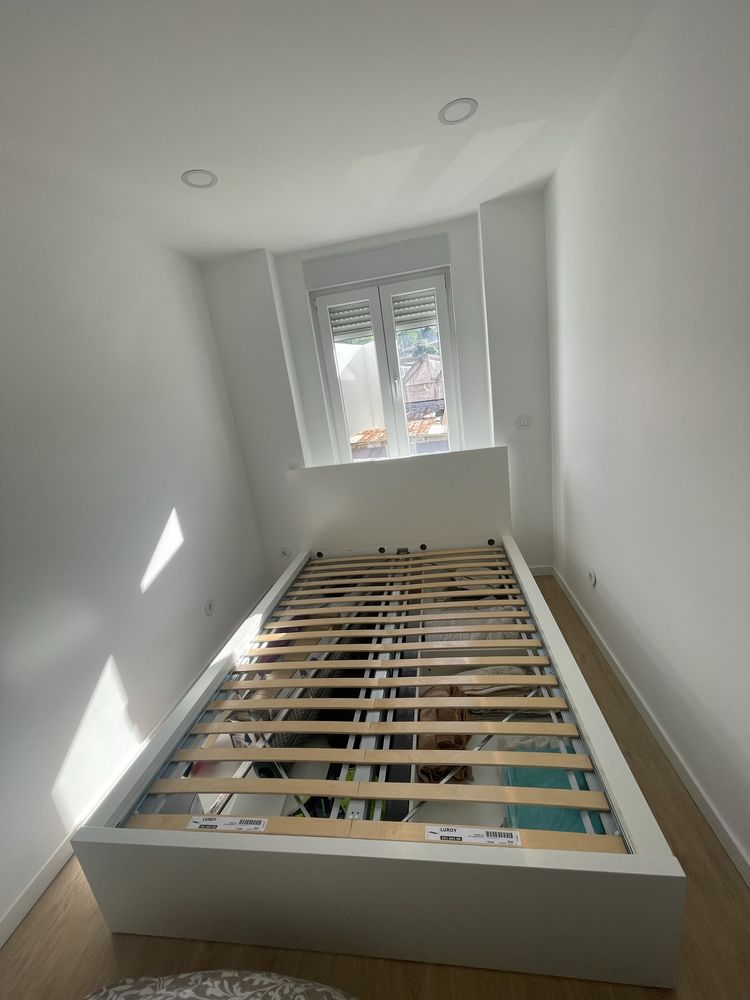 Cama Malm + 2 gavetas + estrado + colchao