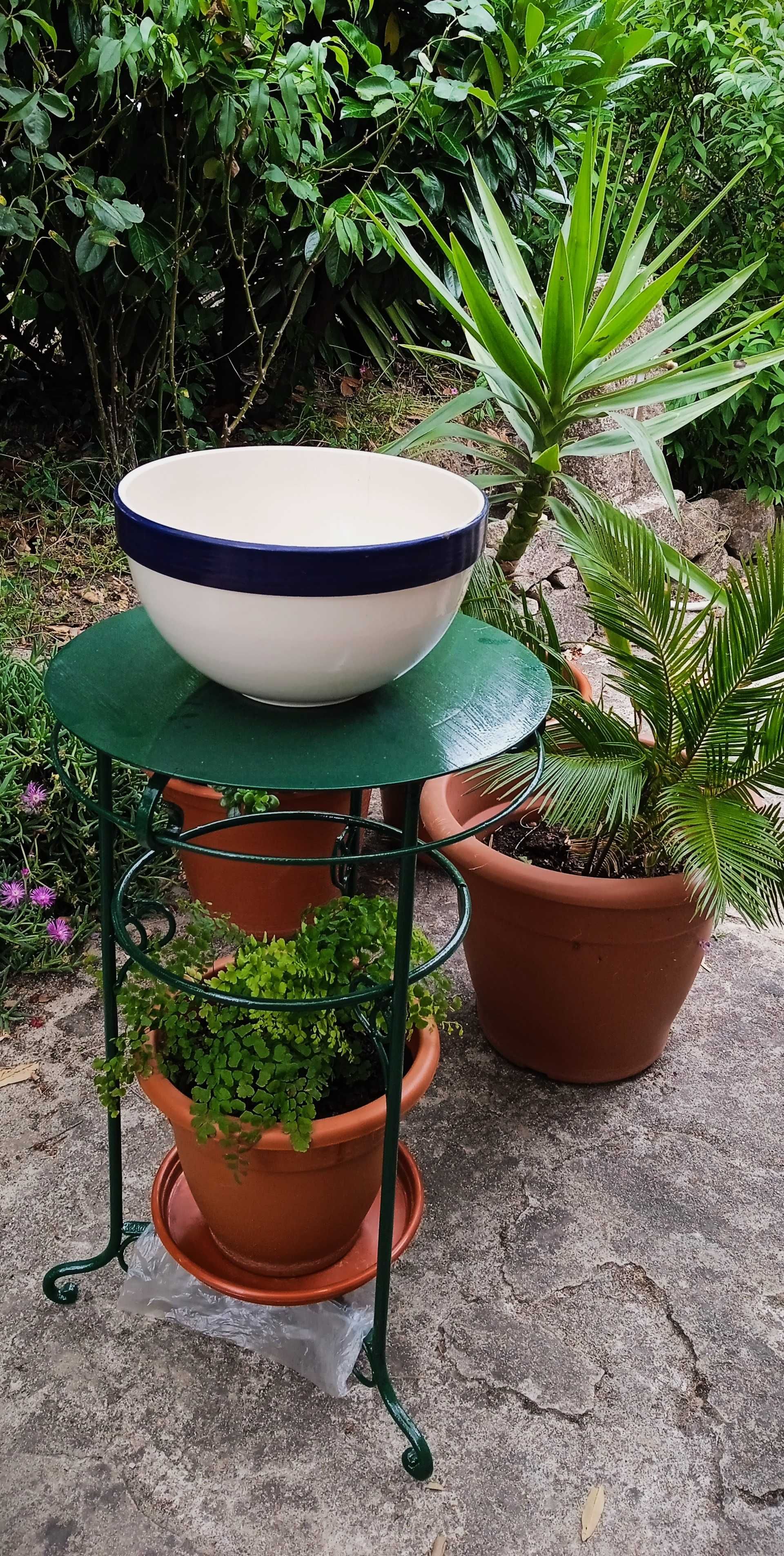 Suportes para vasos ou outros