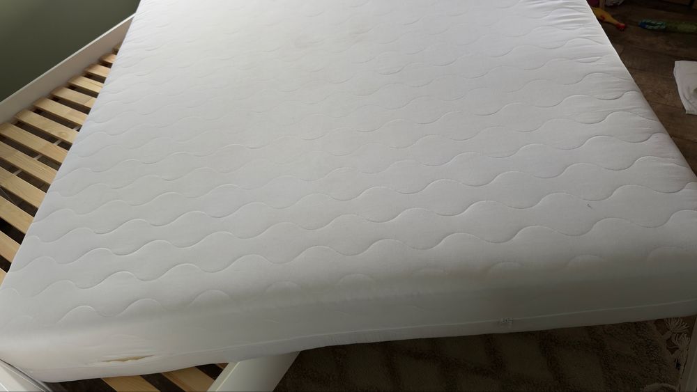 Rama łóżka + materac 160x200 cm stan bardzo dobry